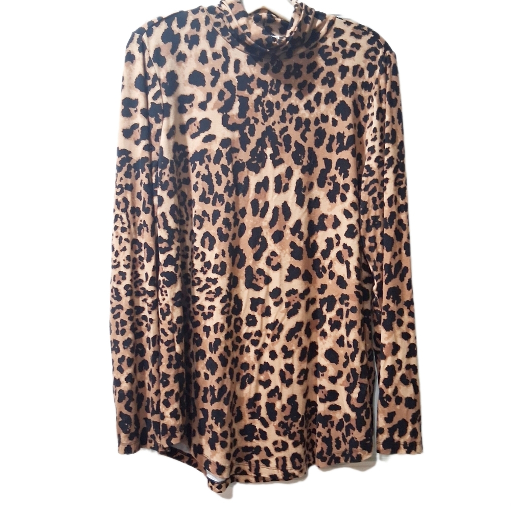 JM COLLECTION Cheetah-Print Long Sleeve Turtleneck Tunic. MED.